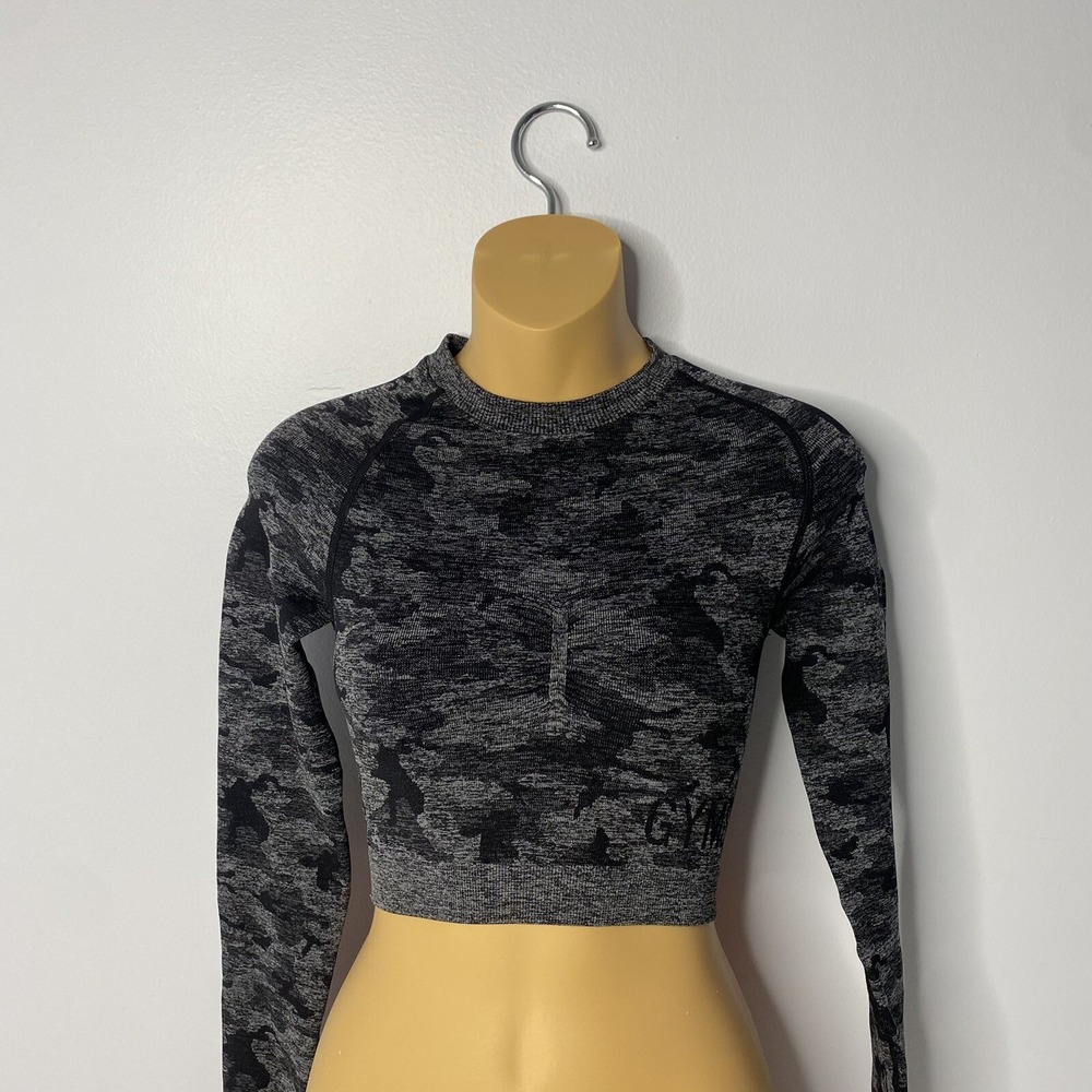 Gymshark Size XS Adapt Camo Seamless Long Sleeve Crop Top Black Gray